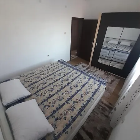 Levkov Apartament Petricz